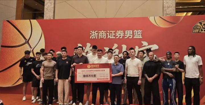 博格巴:亚马尔即使不是世界最佳也是前三,他需更专注于踢球