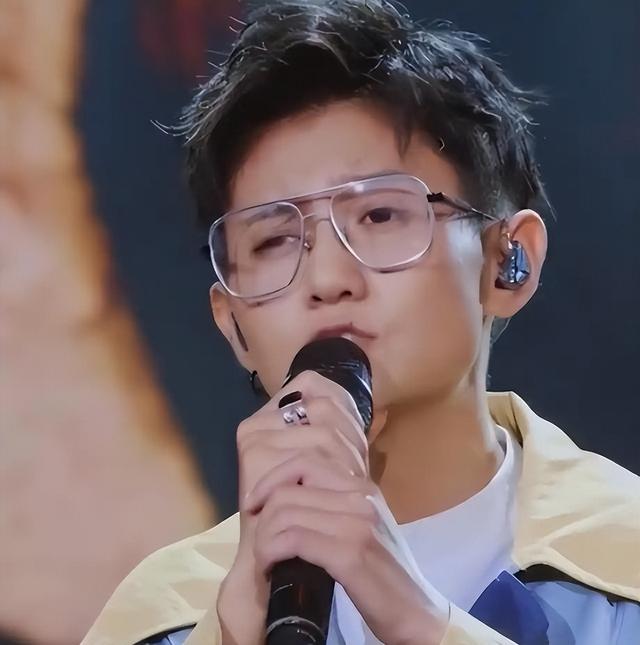 火箭官方:球队与中锋卡斯特罗签下双向合约 同时裁掉后卫牛顿